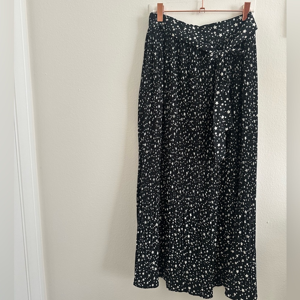 Black and white star print pleated skirt